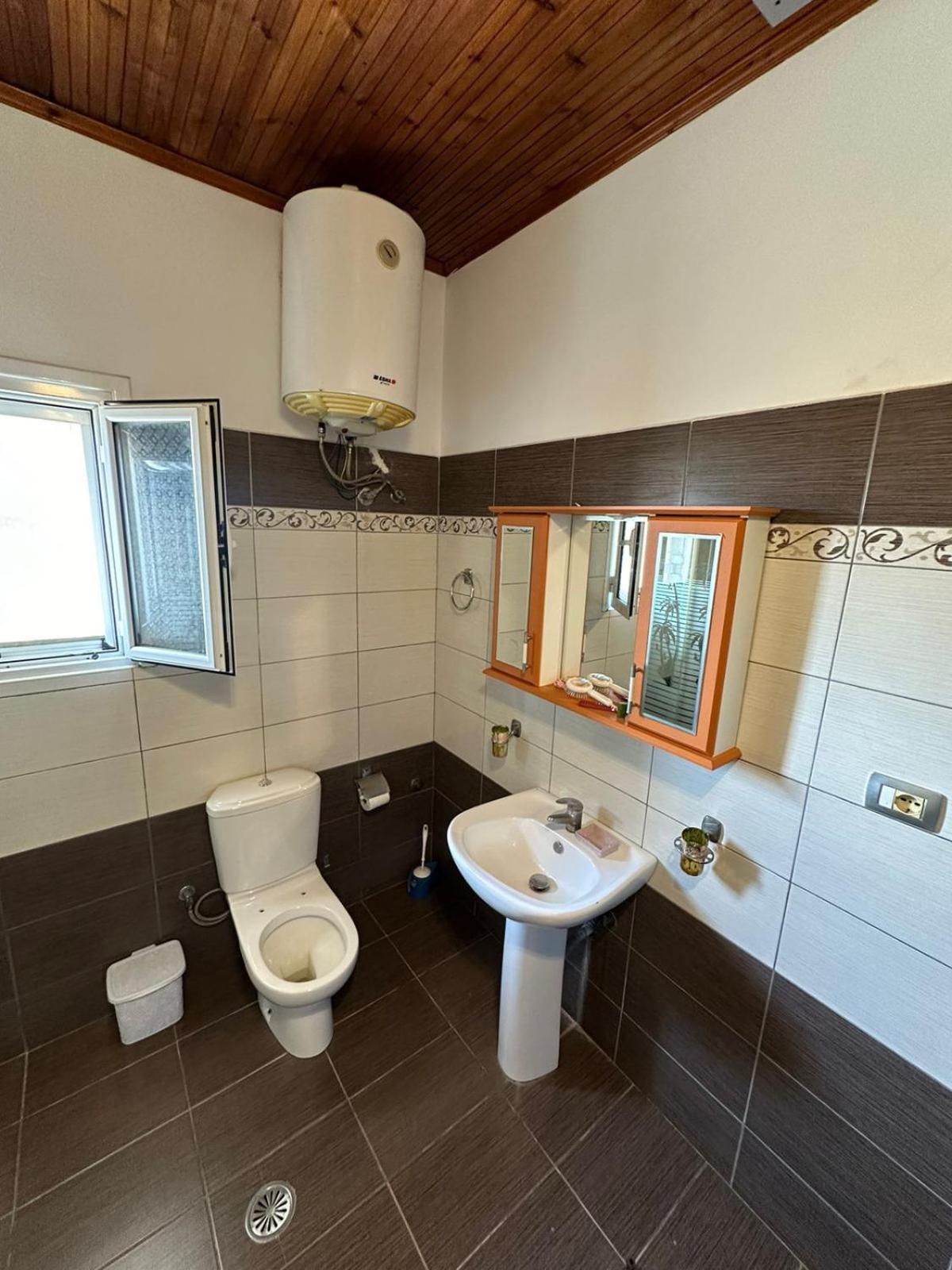 Apartments Berti Sarandë Esterno foto